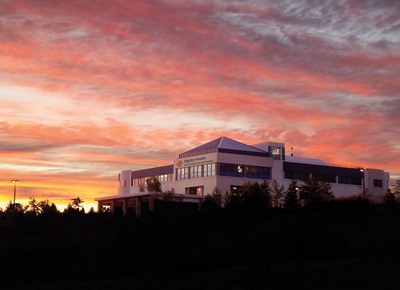 Image of Sierra Memorial Foundation Hospital complex at sunset