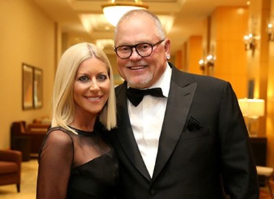 A portrait of Bob and Renee Parsons