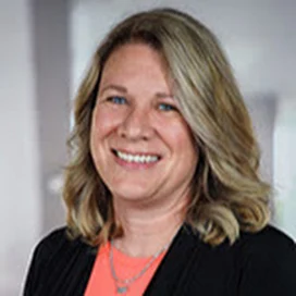 Traci Reuter Headshot